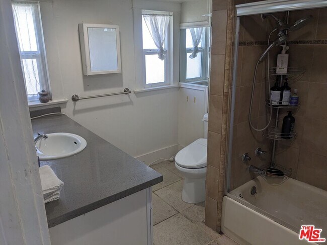 Building Photo - 4547 W 16th Pl