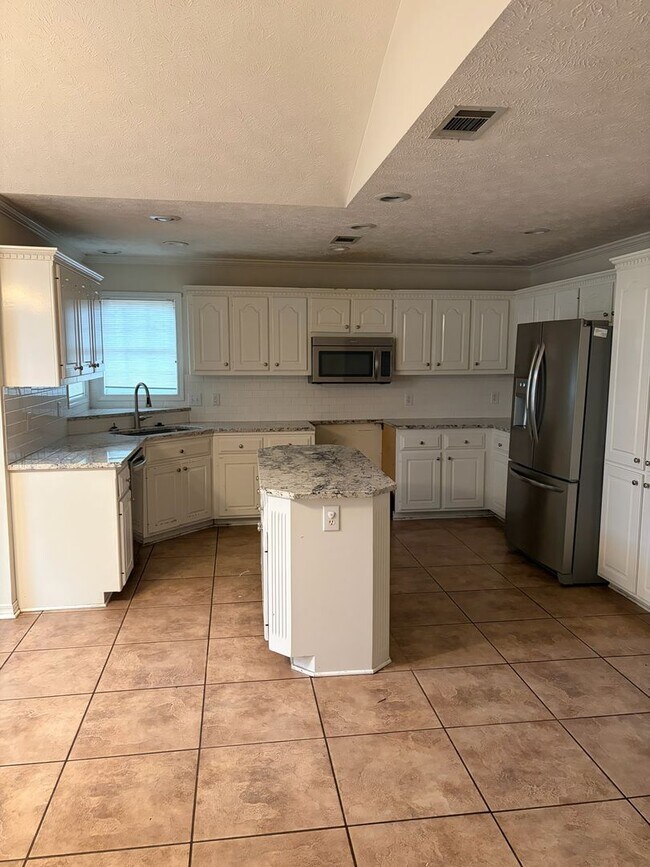 Building Photo - 89 Sir Henry Dr