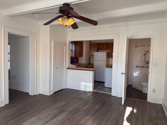 Building Photo - 9421 Peachtree St