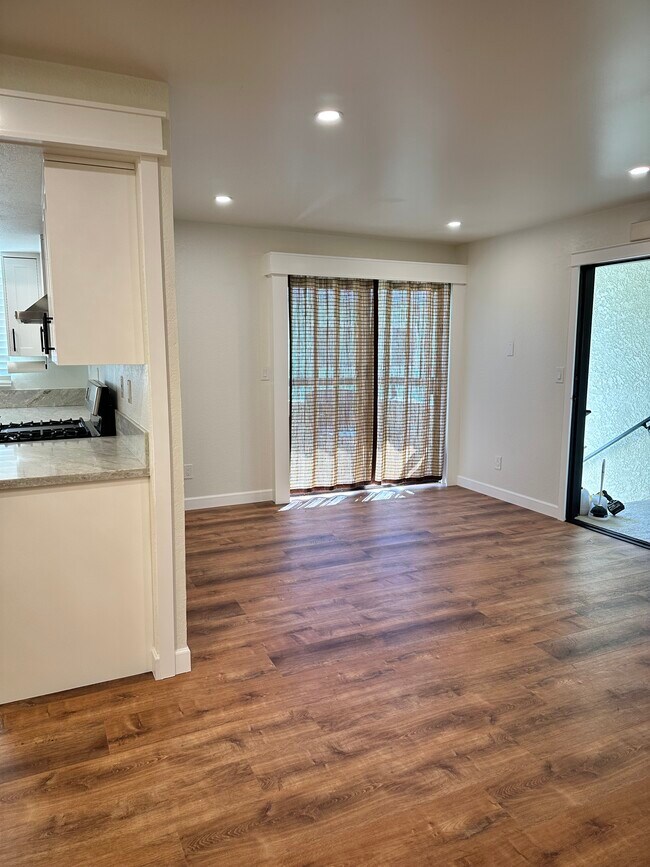 Building Photo - 510 S Adams St