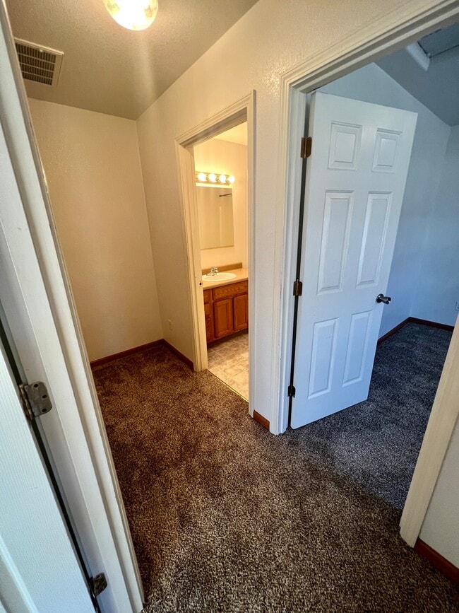 Building Photo - 1290 Clearsprings Dr