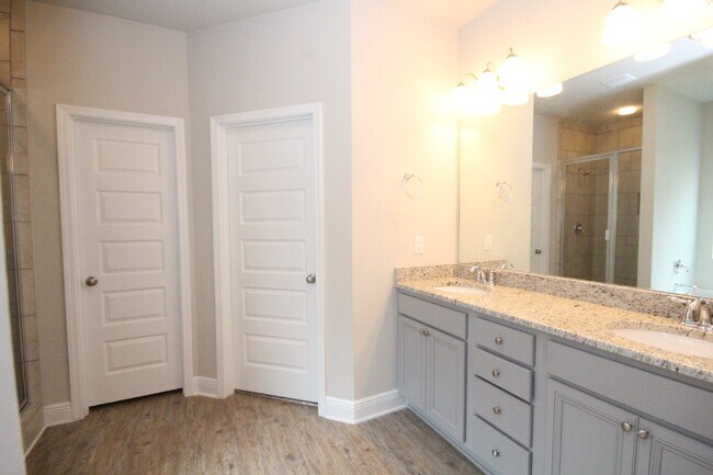 Building Photo - Coming Soon! Pet-Friendly 3-Bed Home with ...