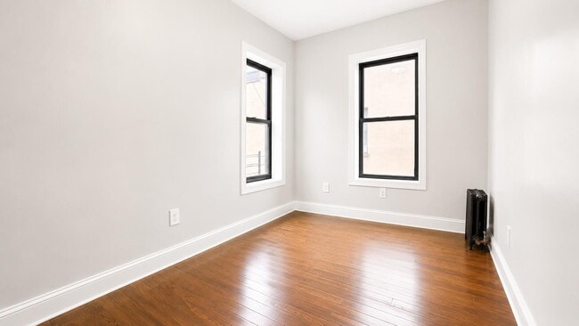 Building Photo - 2254 5th Ave