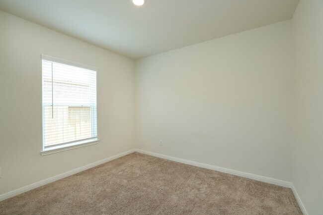 Building Photo - 20914 Solstice Point Dr