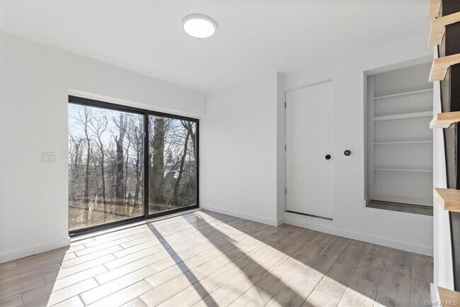 Building Photo - 294 Riverview Rd