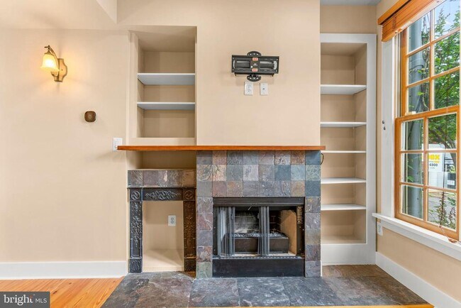 Building Photo - 220 Hollis Alley