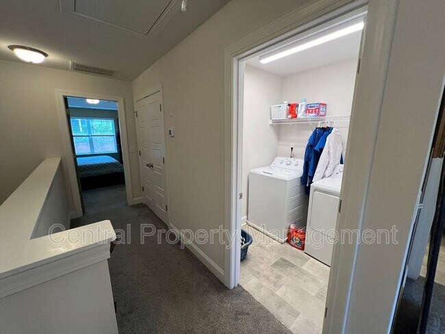 Building Photo - 18 Camden Wds Trl