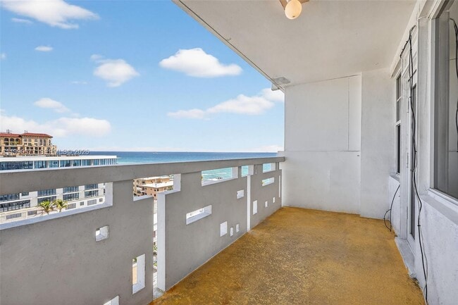 Building Photo - 3111 N Ocean Dr