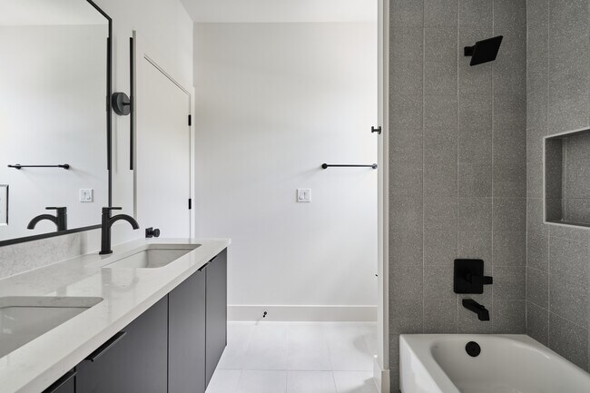 Building Photo - 412 Hackberry Ln