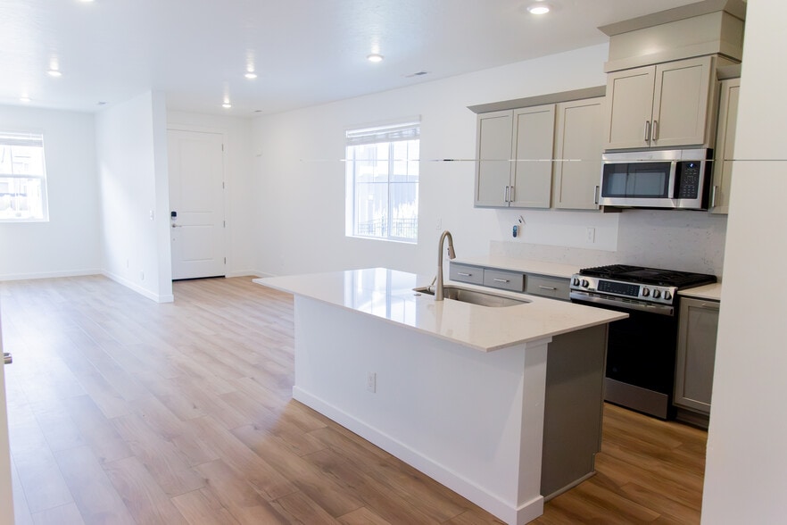 Building Photo - 4180 W Cirrus Ln