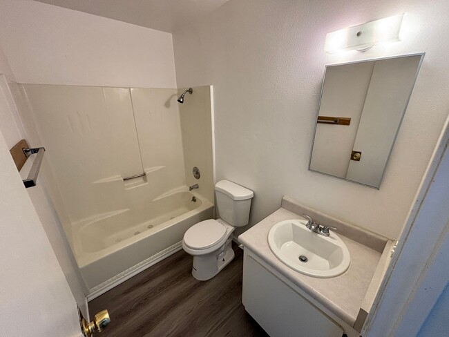 Building Photo - 147 Westminster Way