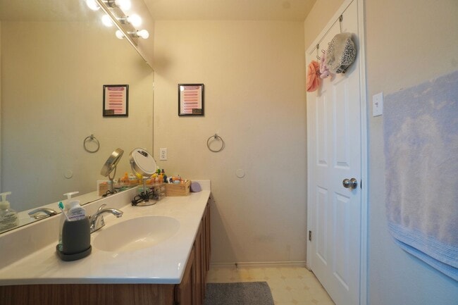Building Photo - 3001 Bernardino Cove