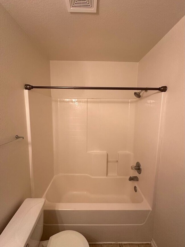 Building Photo - 904 Crymes Ln