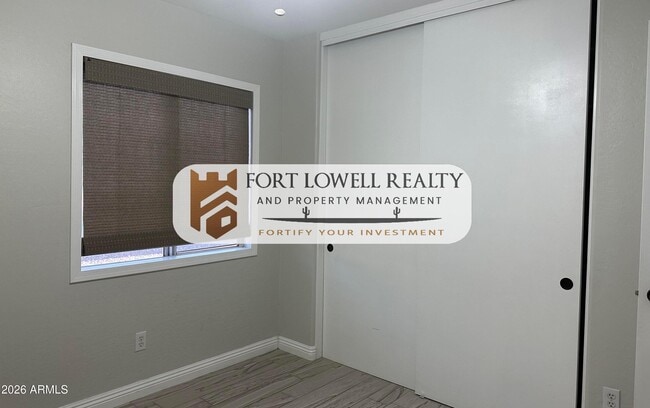 Building Photo - 1401 S 228th Ln