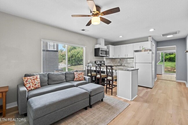 Building Photo - 3625 Reagan Ave NW