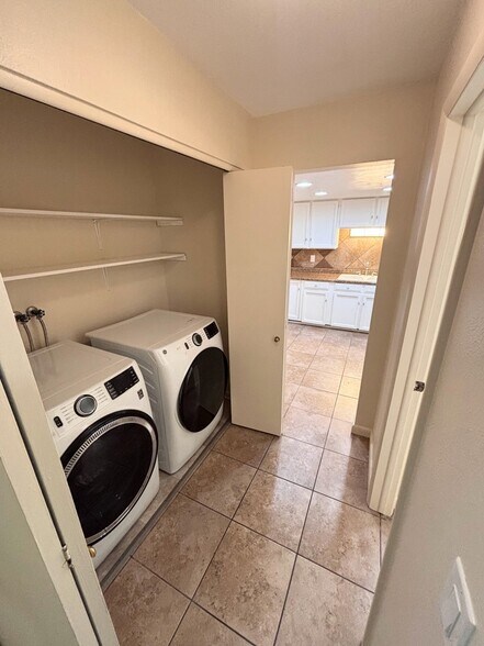 Building Photo - 13933 E Oxford Pl