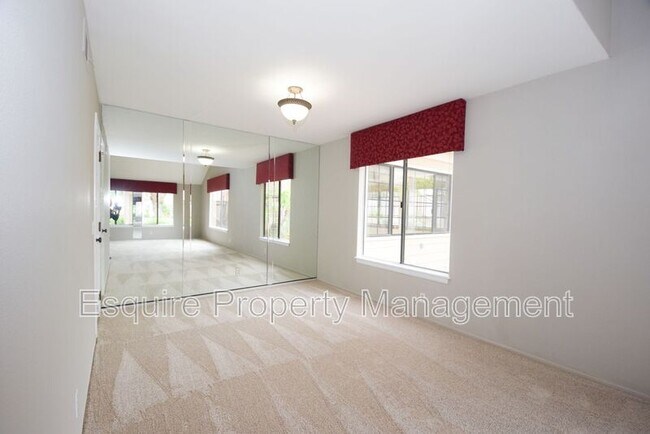Building Photo - 887 Yearling Ct