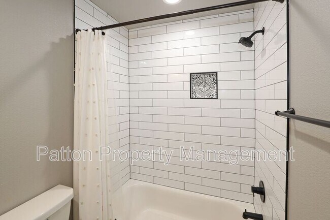 Building Photo - 14411 Periwinkle Dr