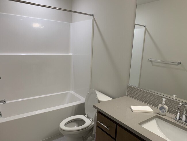 Building Photo - 3314 SE Farrow Ln