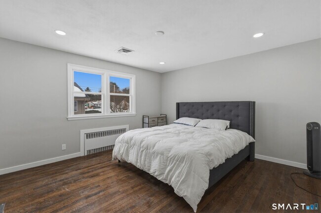 Building Photo - 35 W Ridge Dr