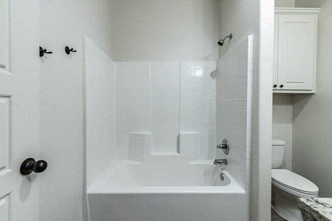 Building Photo - "Charming 3-Bedroom Duplex with 2 Full Baths and 1500 Sq Ft of Comfortable Living in Lubbock!"