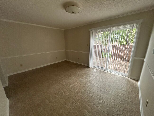 Building Photo - Convenient & Cozy 2BR Townhome Off Hwy 127