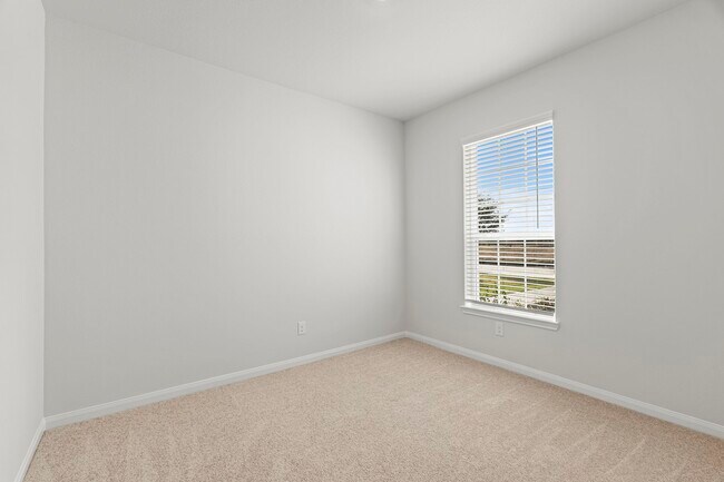 Building Photo - 10811 Hickory Ln