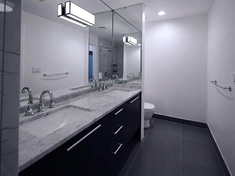 Building Photo - 900 Biscayne Blvd
