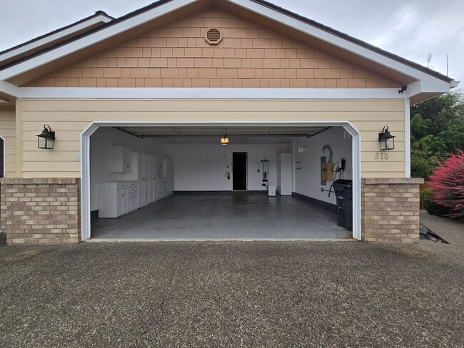 Building Photo - Hoquiam - 2 bedroom, 2 bath home for RENT!