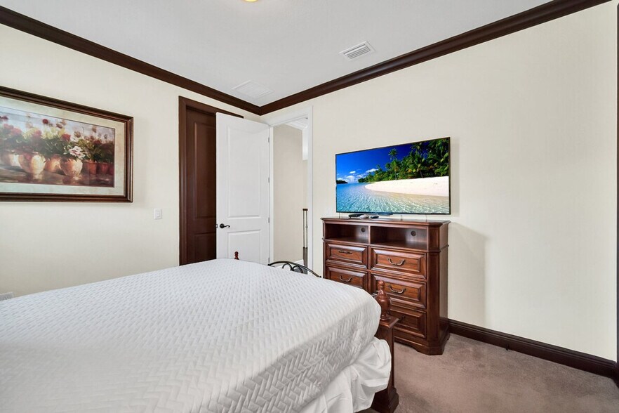 Building Photo - 970 Golden Bear Dr