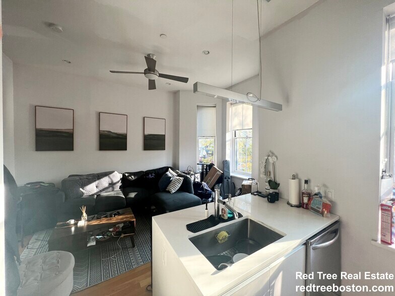 Building Photo - 1607 Tremont St