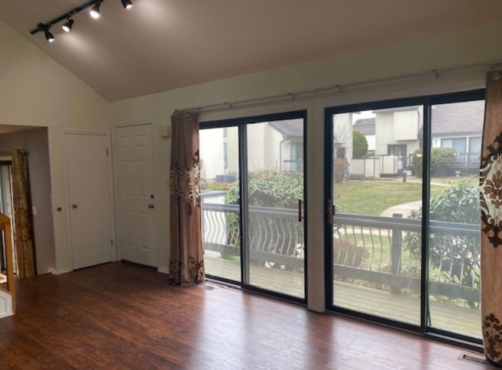 Building Photo - 260 Crabtree Ct