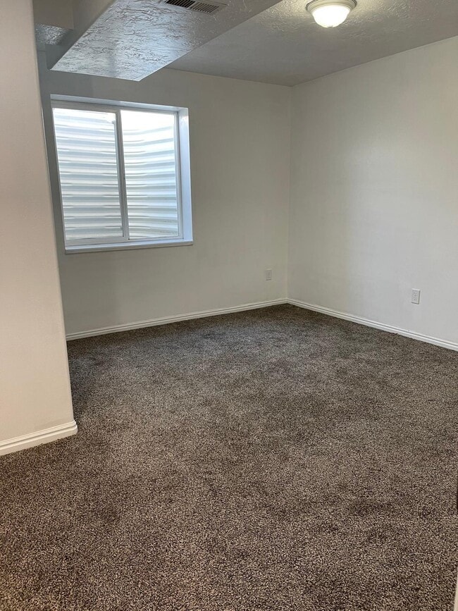 Building Photo - 3048 Hadwen Dr
