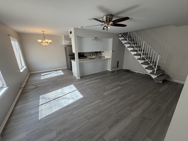 Building Photo - 1152 Cove Dr