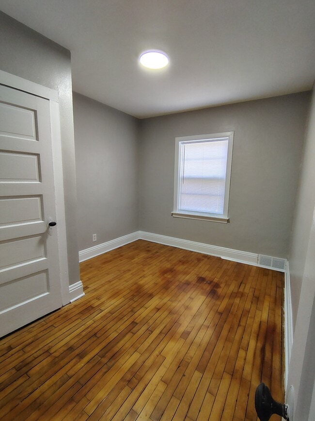 Building Photo - 1002 Montague St