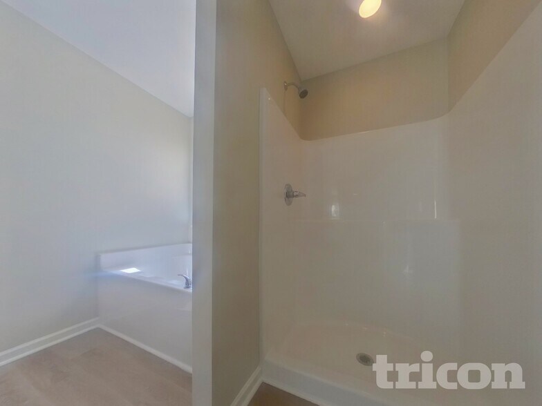 Building Photo - 228 Fieldcrest Dr