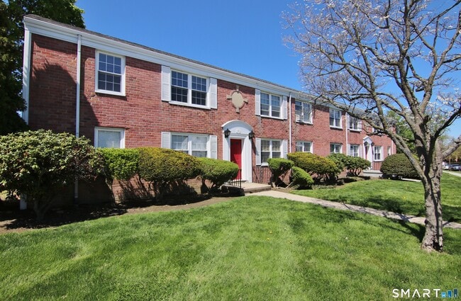 Building Photo - 6 Revere Dr
