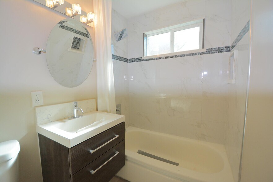 Building Photo - 9616 Gerald Ave