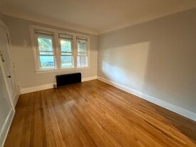 Building Photo - 914 Beaconsfield Ave