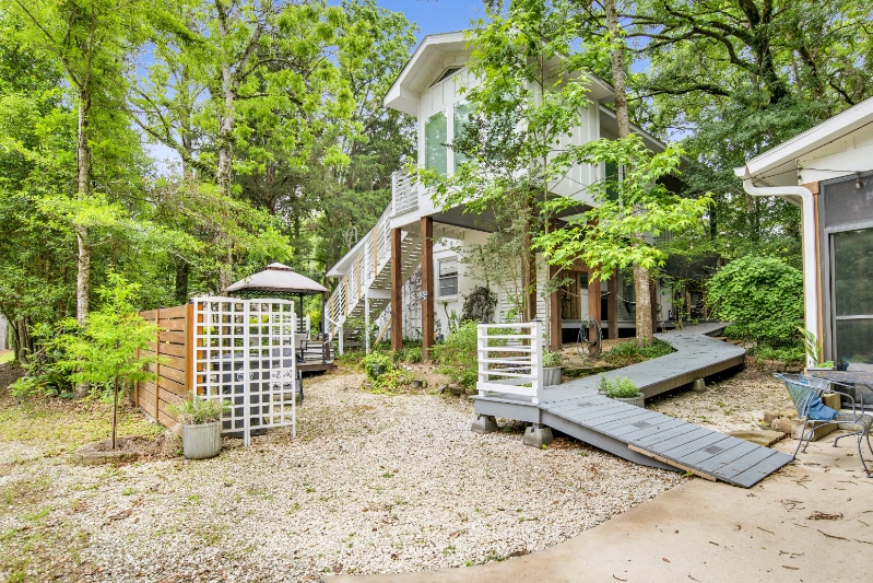 Building Photo - 571 Dogwood Ave