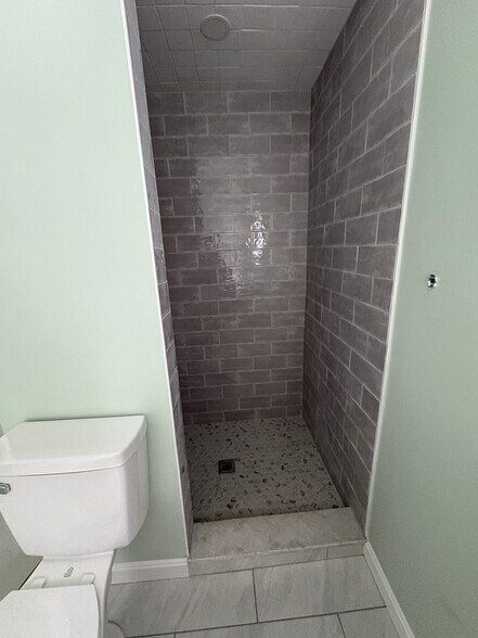 Building Photo - 316 Old Fall River Rd