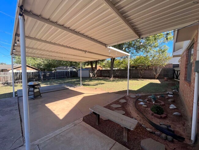 Building Photo - 1308 Montgomery St