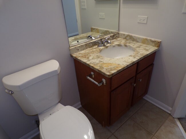 Building Photo - 583 S Parkside Dr