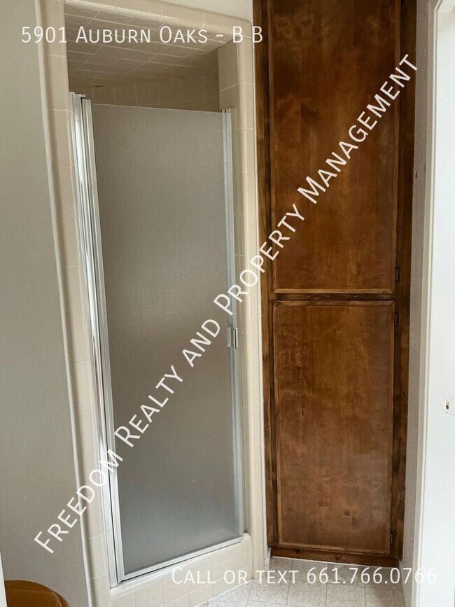 Building Photo - 5901 Auburn Oaks Dr