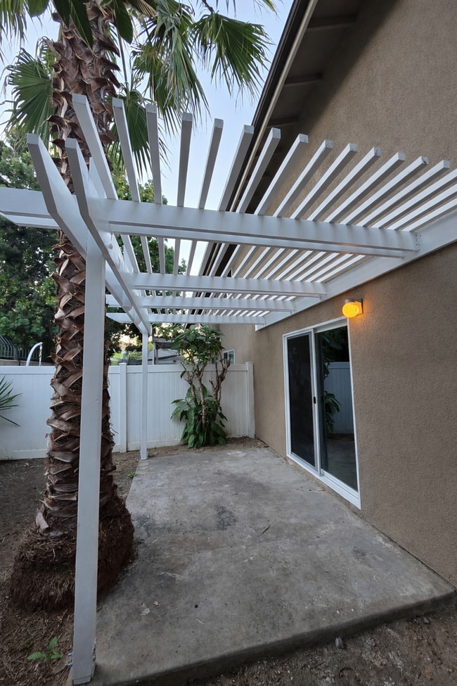 Building Photo - Newly Renovated 1 Bedroom Unit only 10 minutes from Disneyland