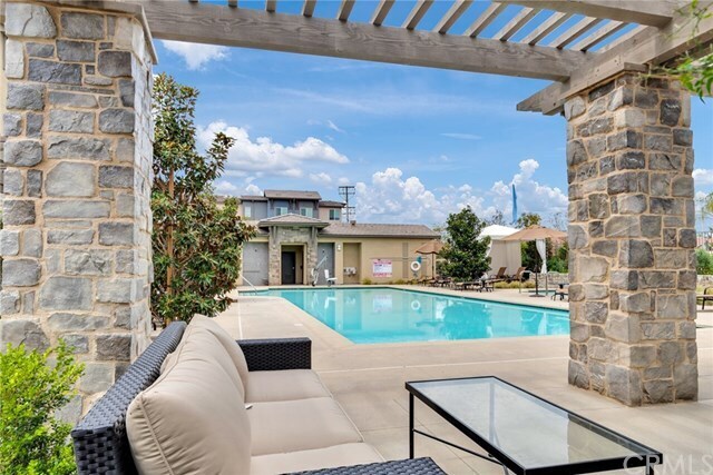 Building Photo - 677 Savi Dr