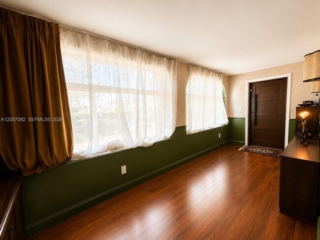 Building Photo - 1720 SW 11th Terrace