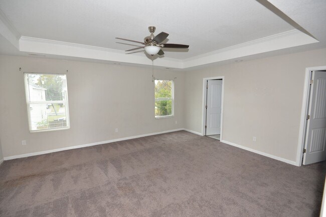 Building Photo - Spacious Single Family w/ Two Master Suites