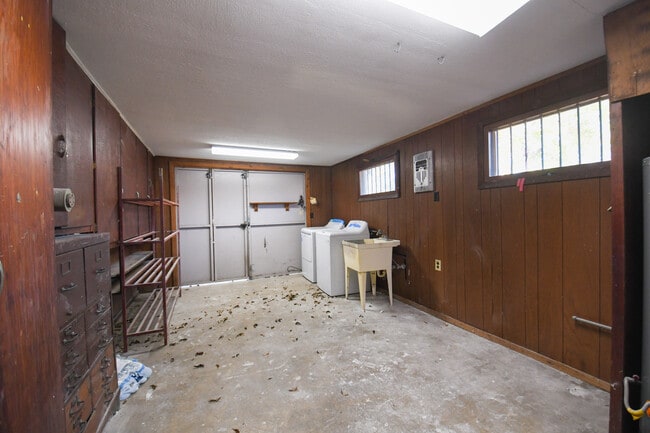 Building Photo - 3717 Bixler St