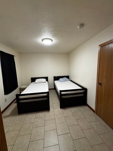 Building Photo - 325 N Calumet Ave